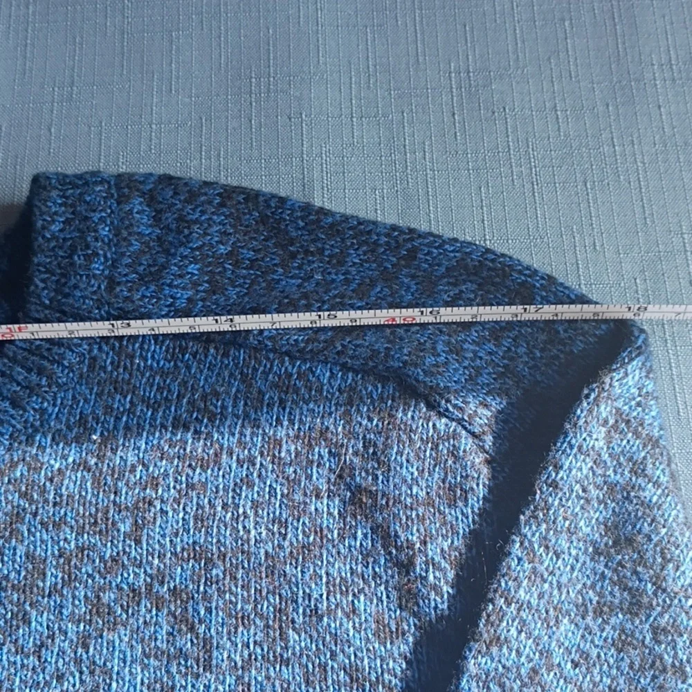 American Eagle Outfitters Men's Heathered Blue Crewneck Sweater